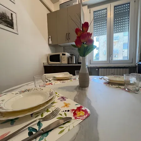 Vibes - A Due Passi Dalla M3 Apartment